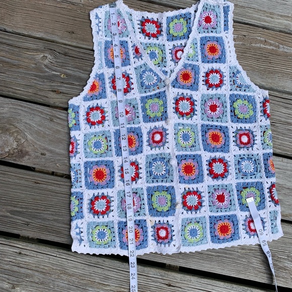 Floral crocheted vest - Picture 7 of 7